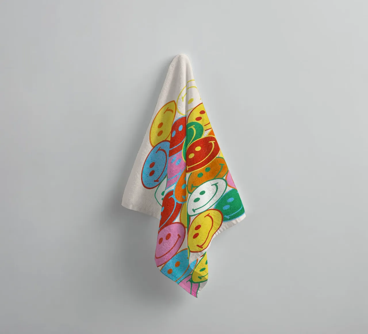 Retro Smiley Face Fun Art Print toalla de baño de showmemars