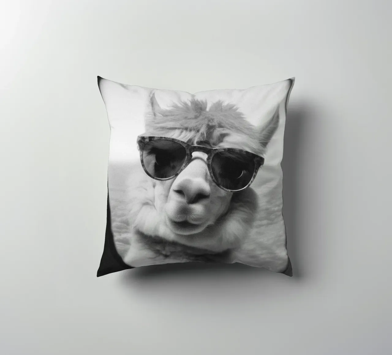 Funny Llama Square cuscino da Dagmar Pels