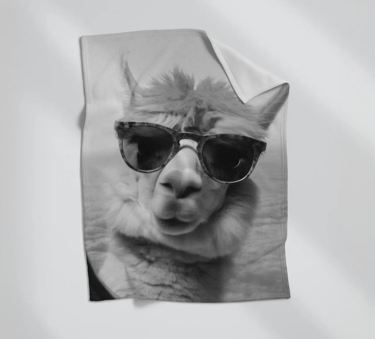 Funny Llama Square coperta in pile da Dagmar Pels