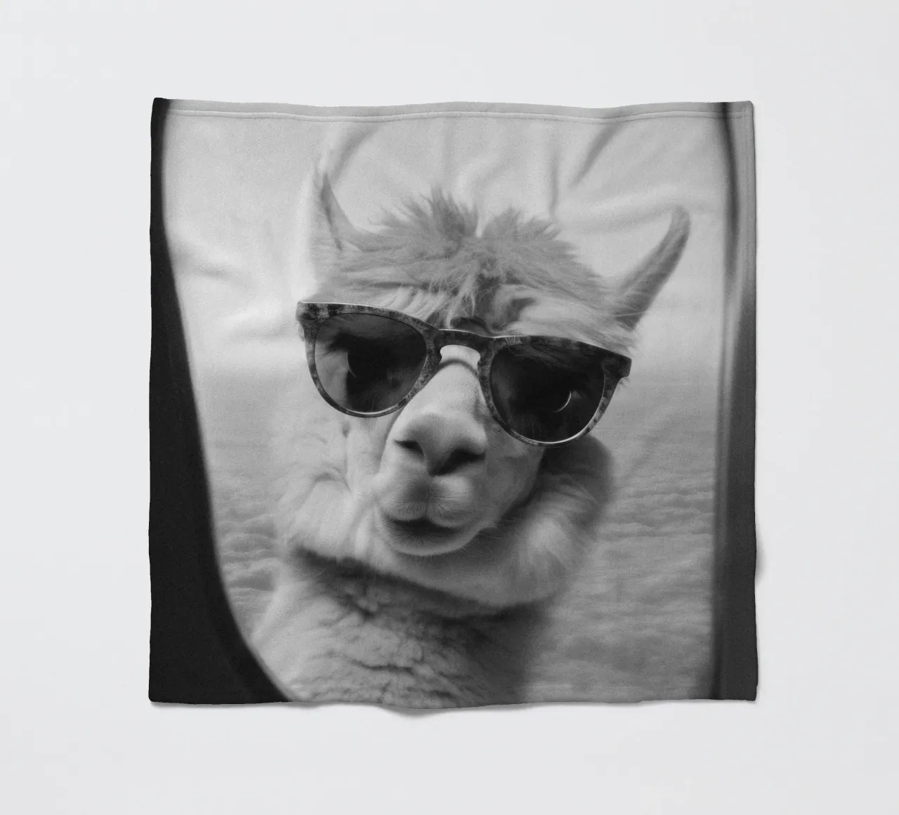 Funny Llama Square coperta in pile da Dagmar Pels