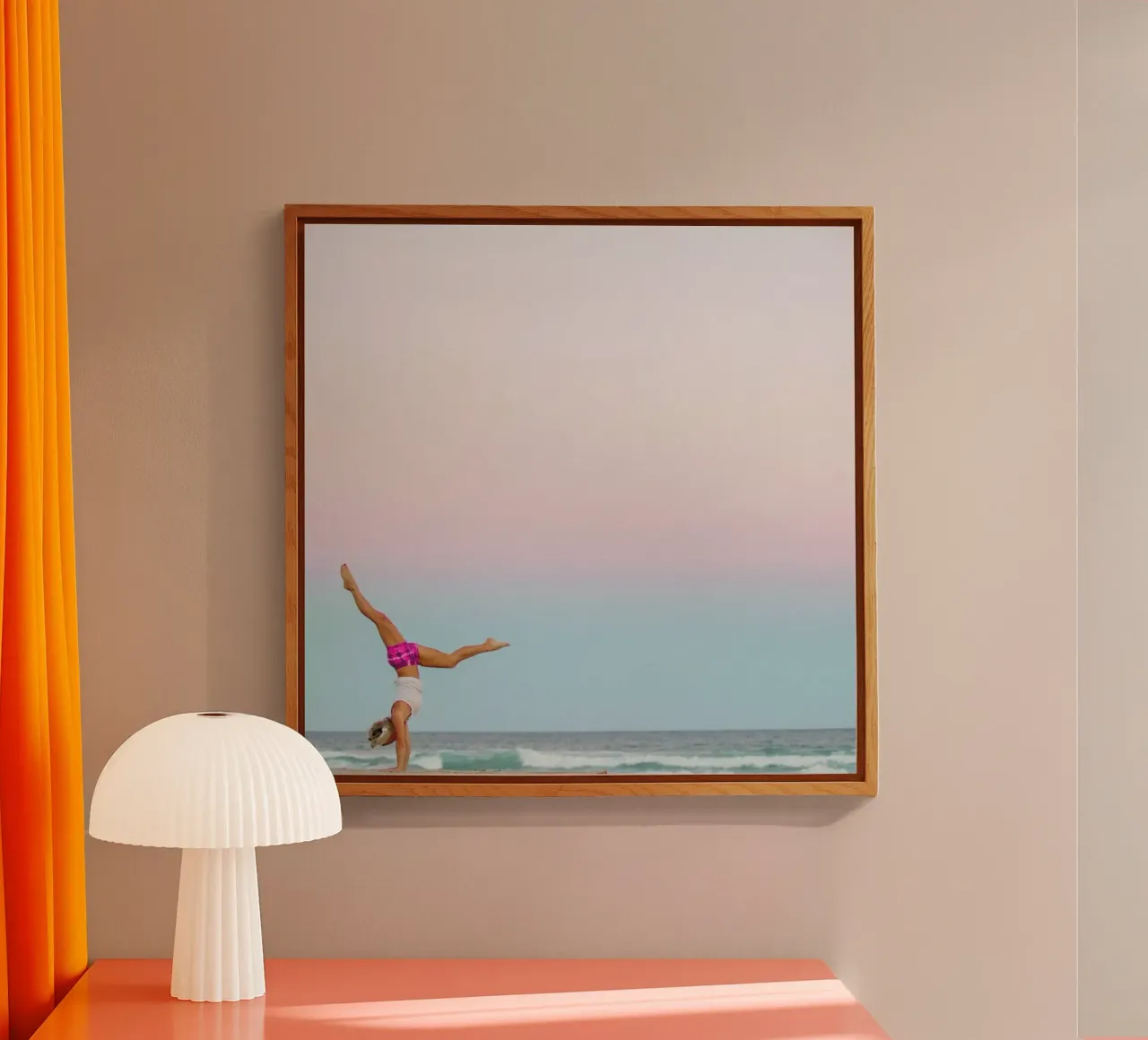 Beach Yoga plexiglass da Charlotte Curd