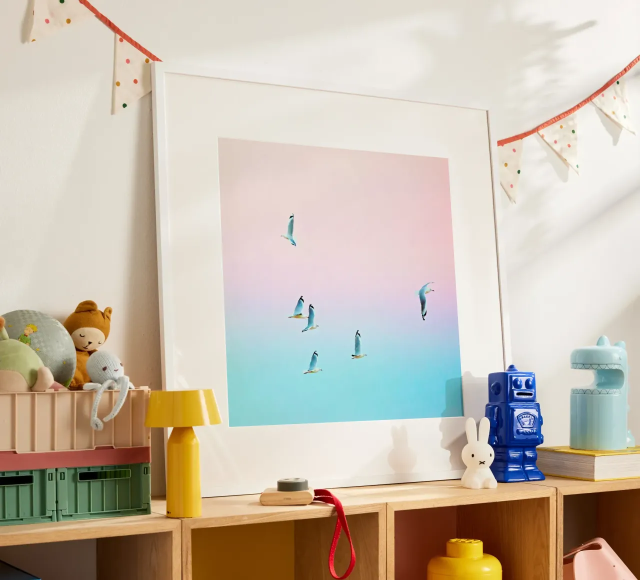 Pastgulls poster con telaio in alluminio da Charlotte Curd