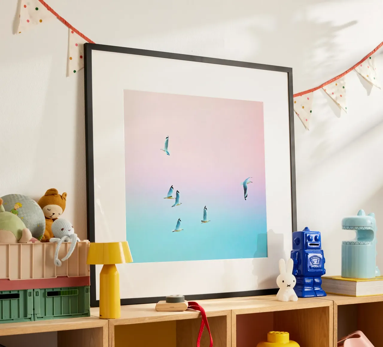 Pastgulls poster con telaio in alluminio da Charlotte Curd