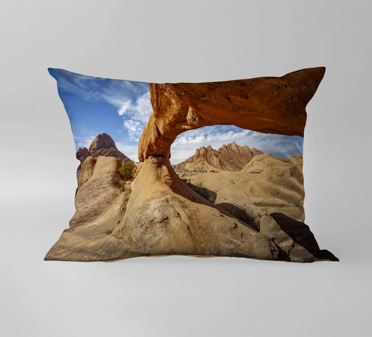 Felsboge n Spitzkoppe, Namibia cuscino da Reisefotografie - Bilder aus aller Welt