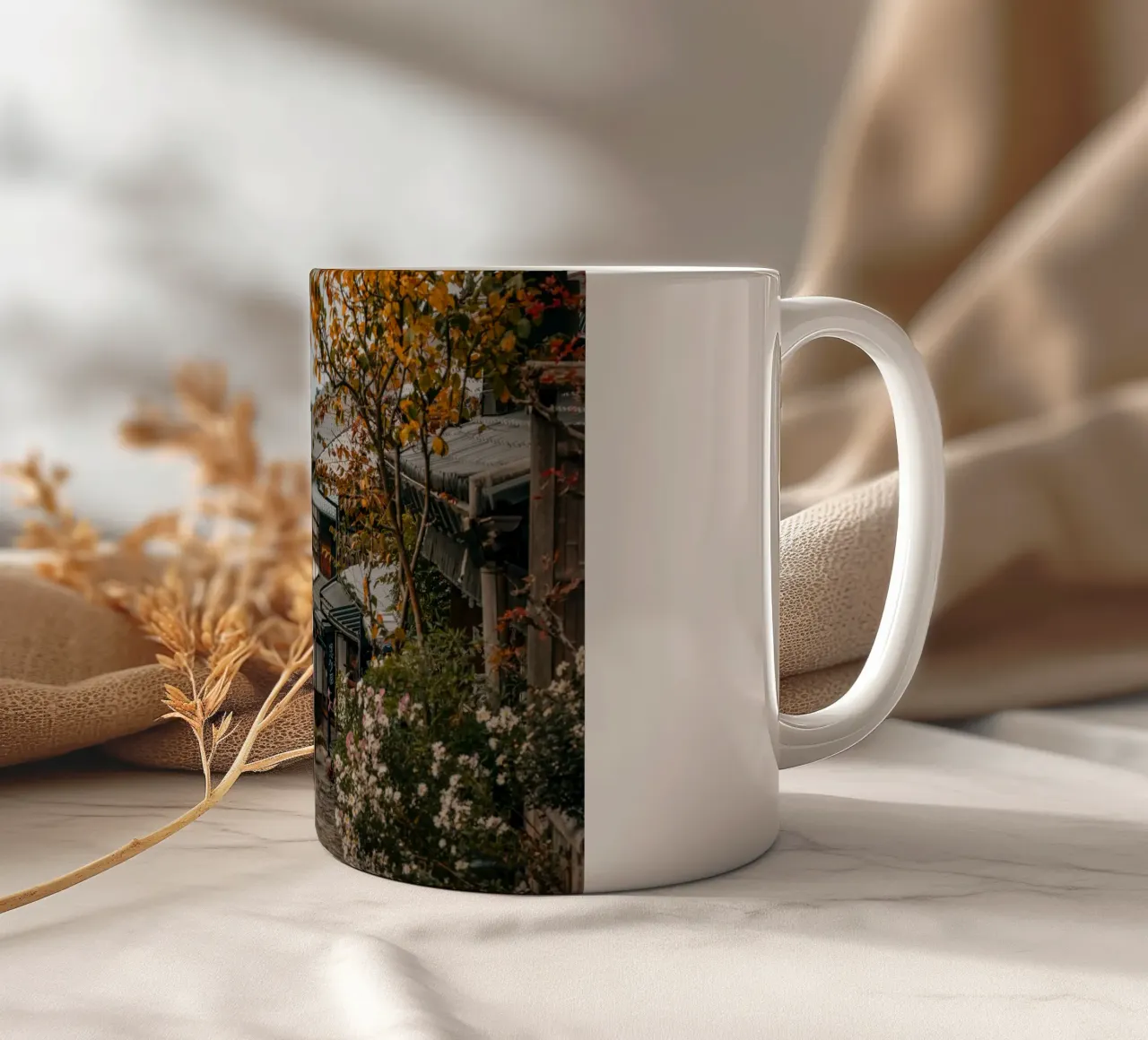 La città di Magome in Giappone tazza in ceramica da Marcel Bisig
