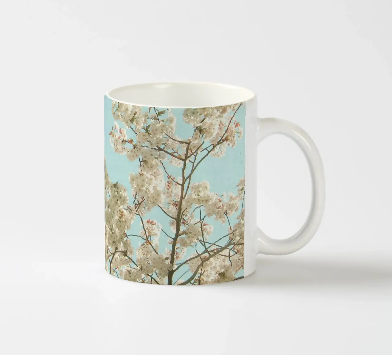 Fiori di primavera tazza in ceramica da Cassia Beck Photography