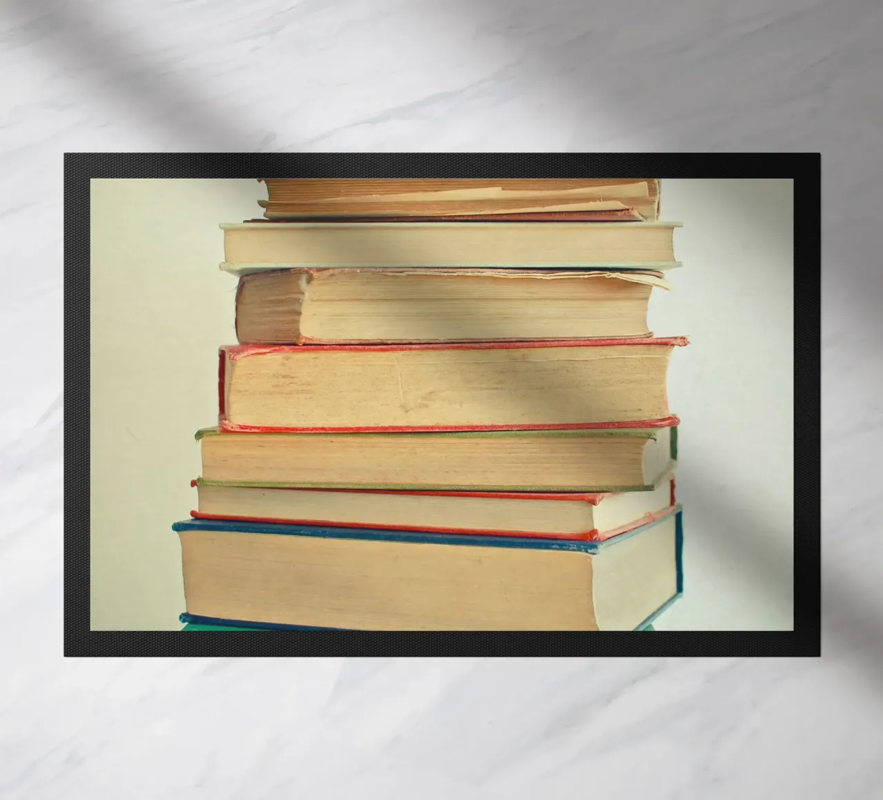 Pila di libri zerbino da Cassia Beck Photography