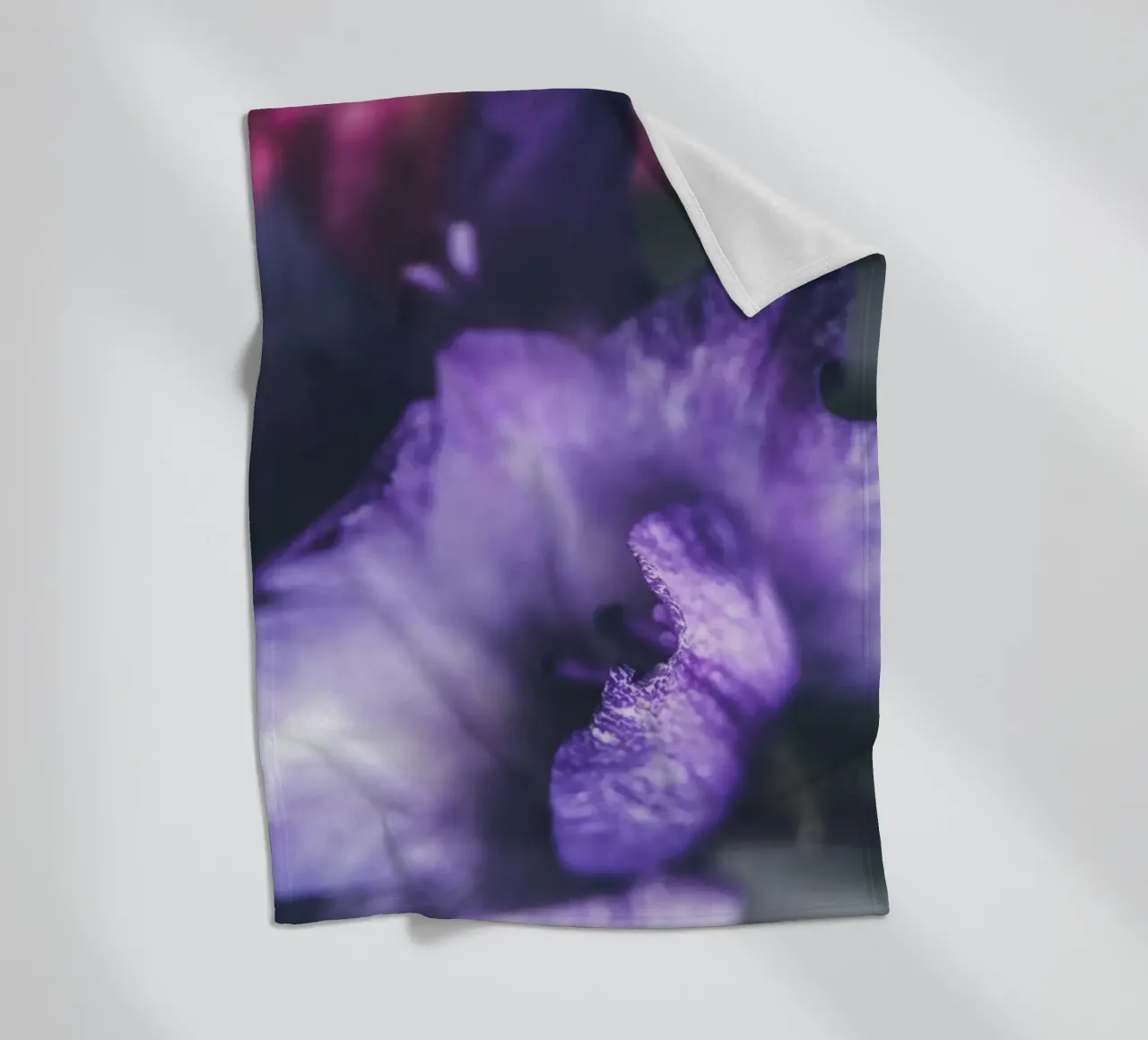 Lila Flower coperta in pile da Flo Klein