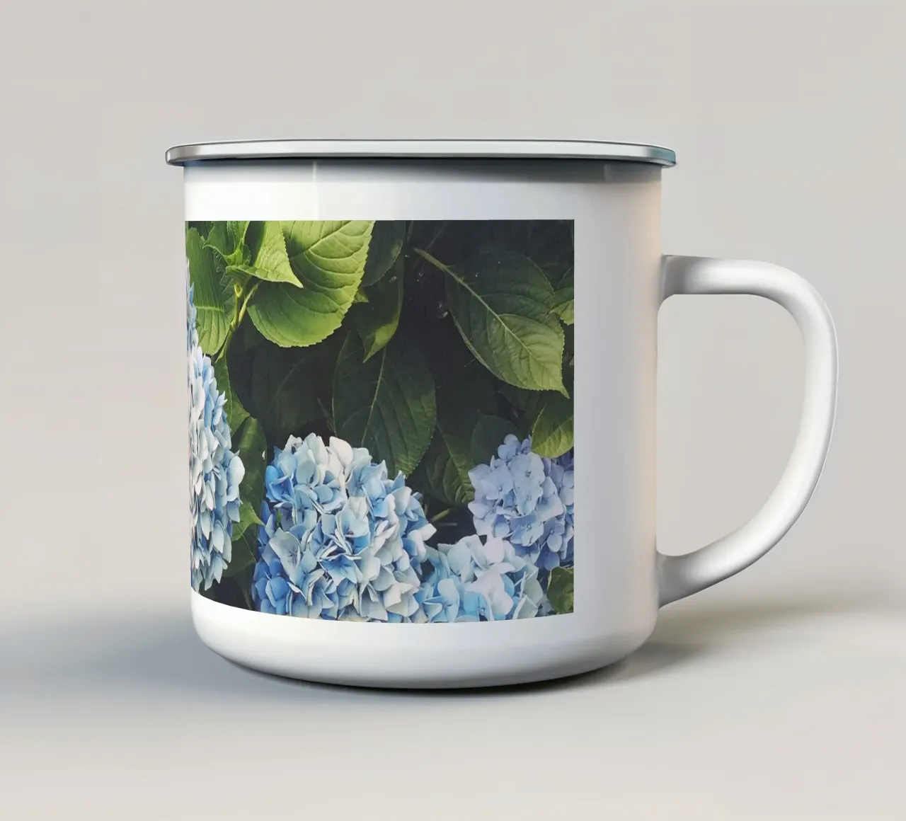 Ortensia blu tazza in smalto da Cassia Beck Photography