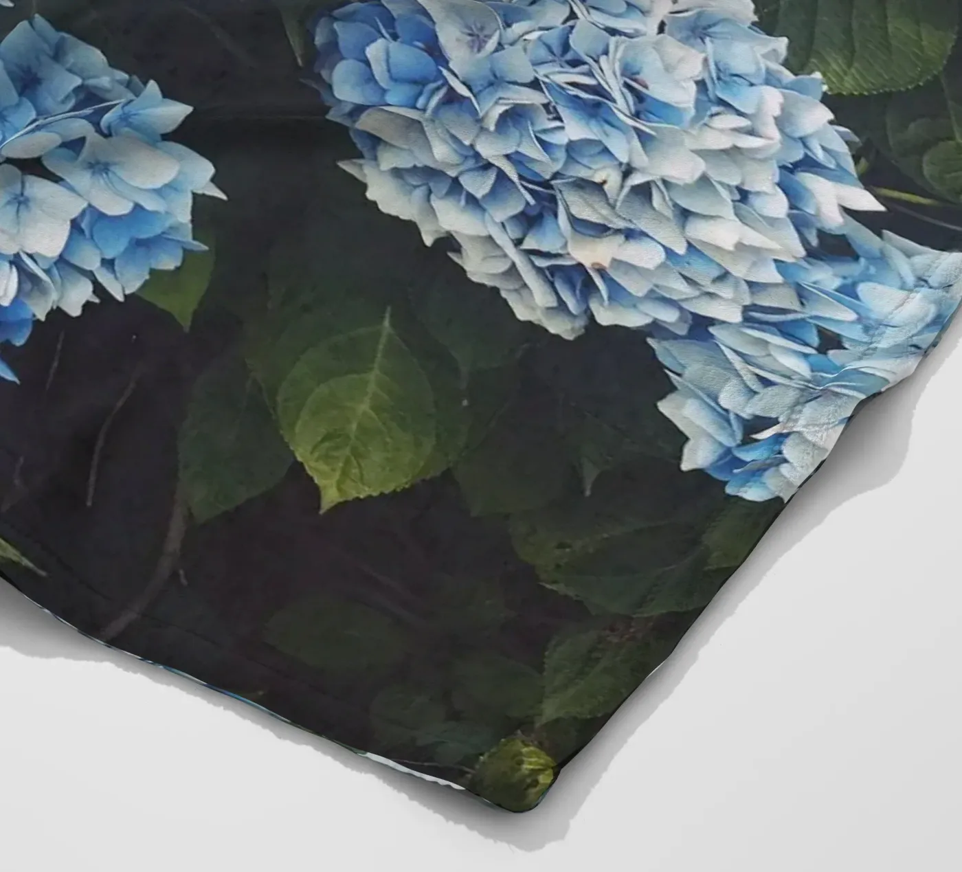 Blue Hydrangea fleecedeken van Cassia Beck Photography