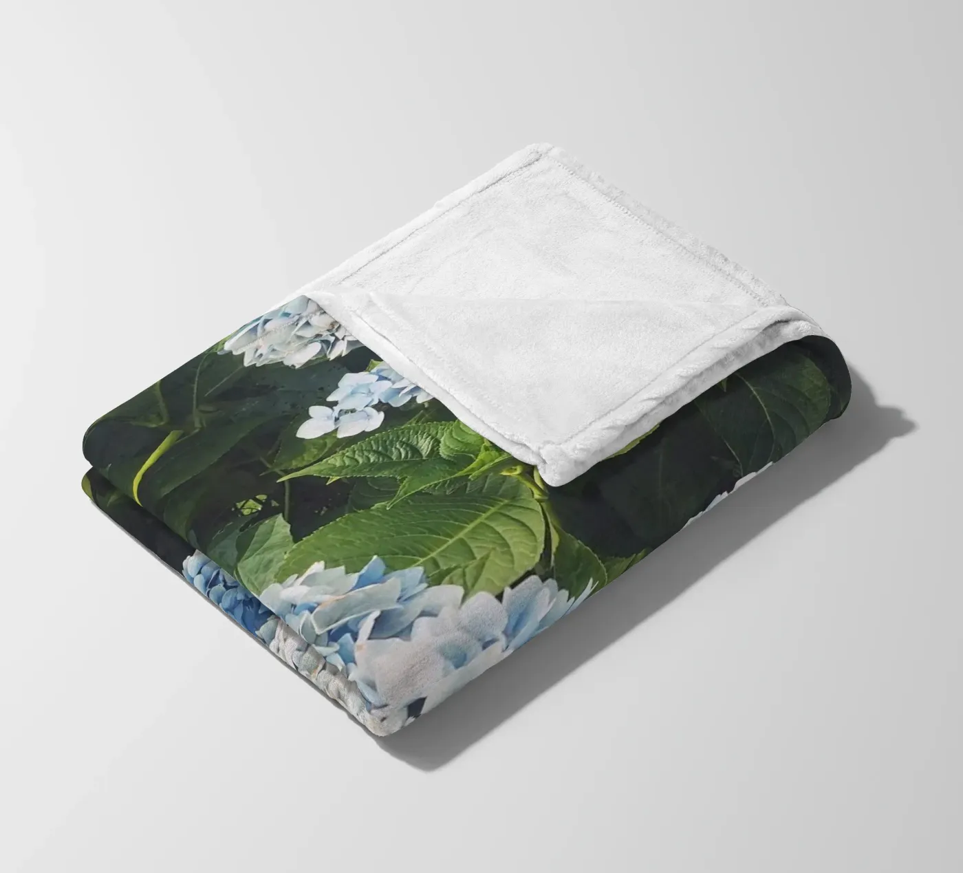 Blue Hydrangea fleecedeken van Cassia Beck Photography