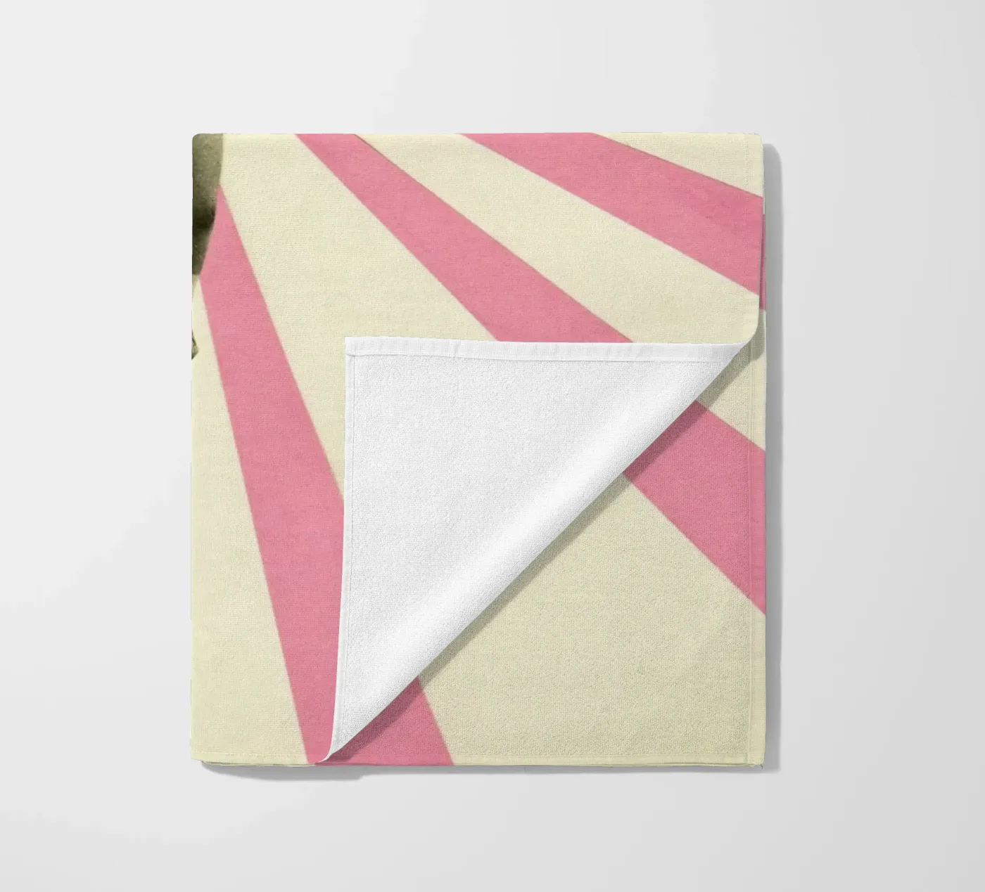 Play strandhanddoek van Cassia Beck Collage