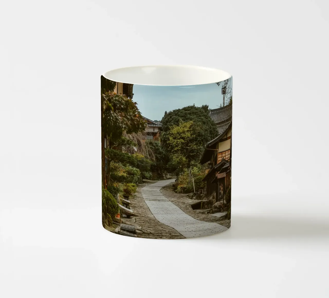 La città di Magome in Giappone tazza in ceramica da Marcel Bisig