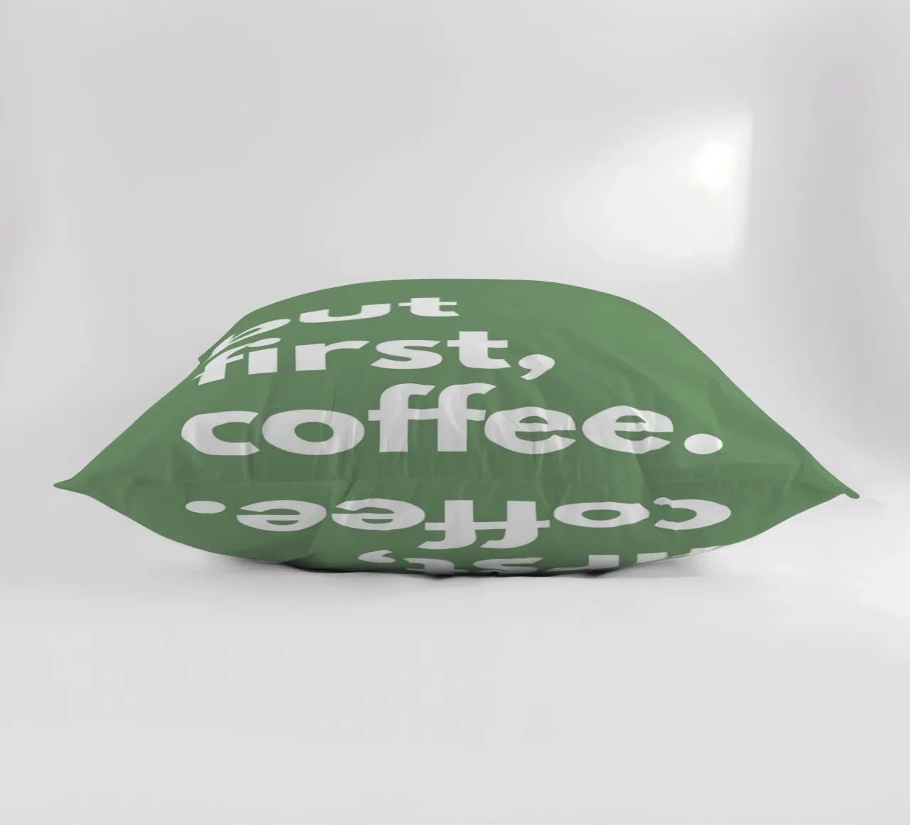 but first, coffee. cuscino da NORDLICHT DESIGNS
