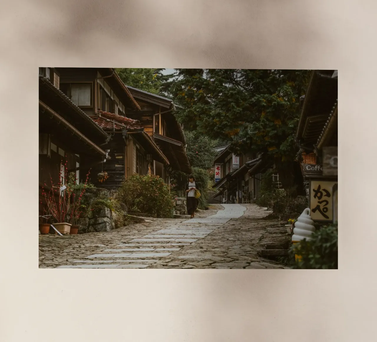 La città di Magome in Giappone pellicola backlit da Marcel Bisig