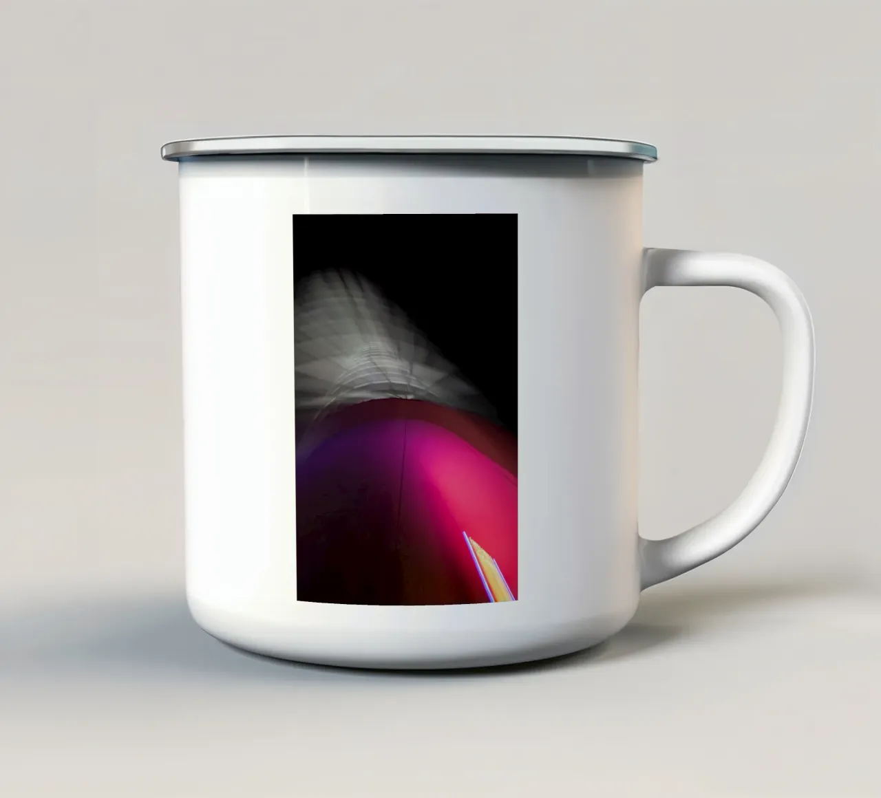 Pink Building tazza in smalto da Flo Klein