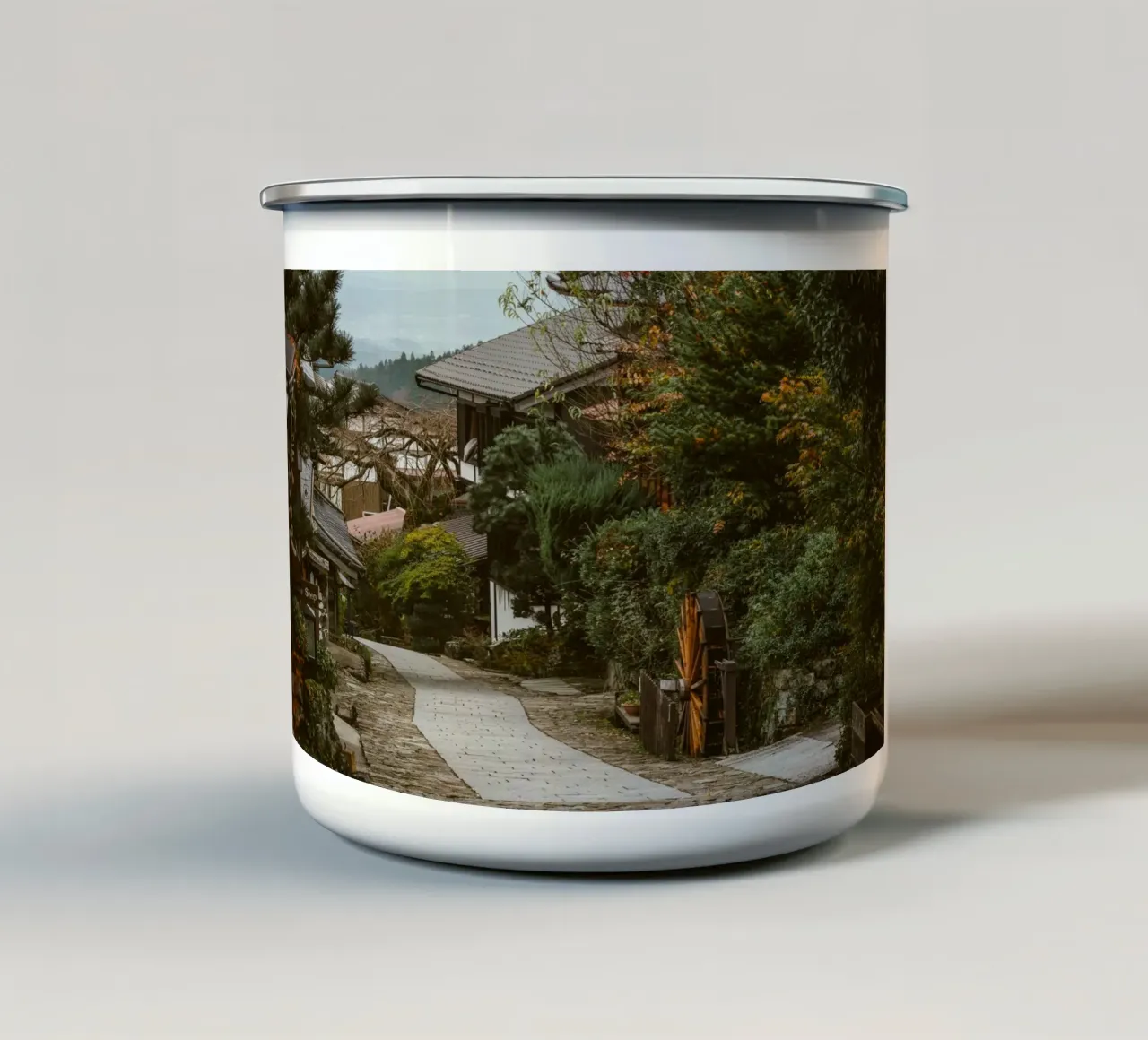 Villaggio giapponese Magome tazza in smalto da Marcel Bisig