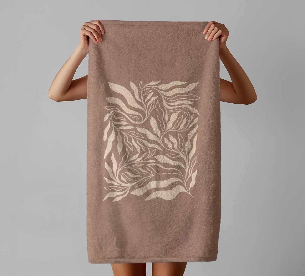 Boho Botanical - Warmes, strukturiertes Mokka-Mousse Handtuch von Dominique Vari