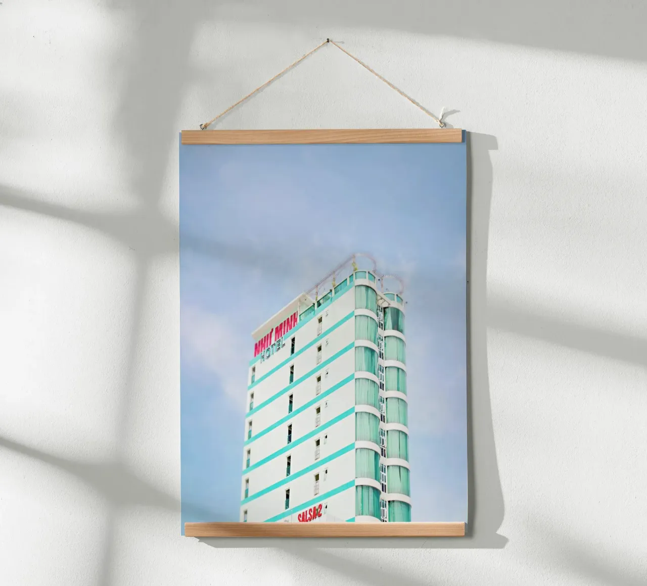 Danang poster con telaio in legno da Charlotte Curd