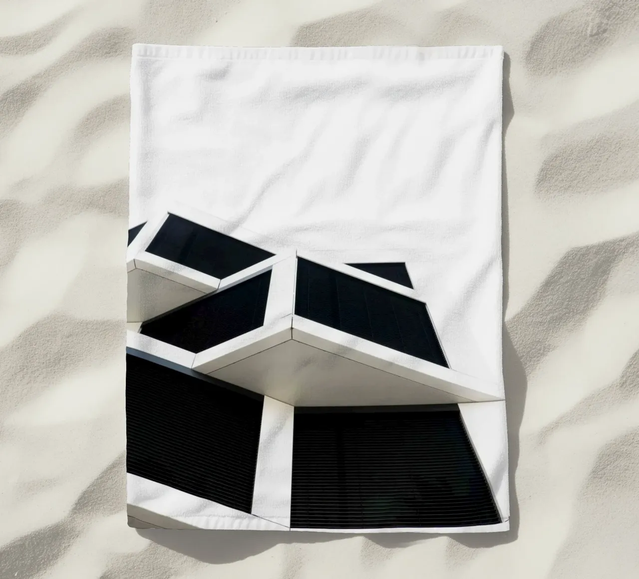 Modern Architecture strandhanddoek van Flo Klein