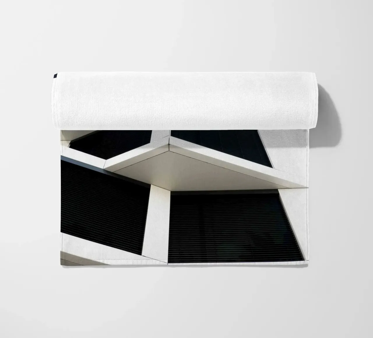 Modern Architecture strandhanddoek van Flo Klein