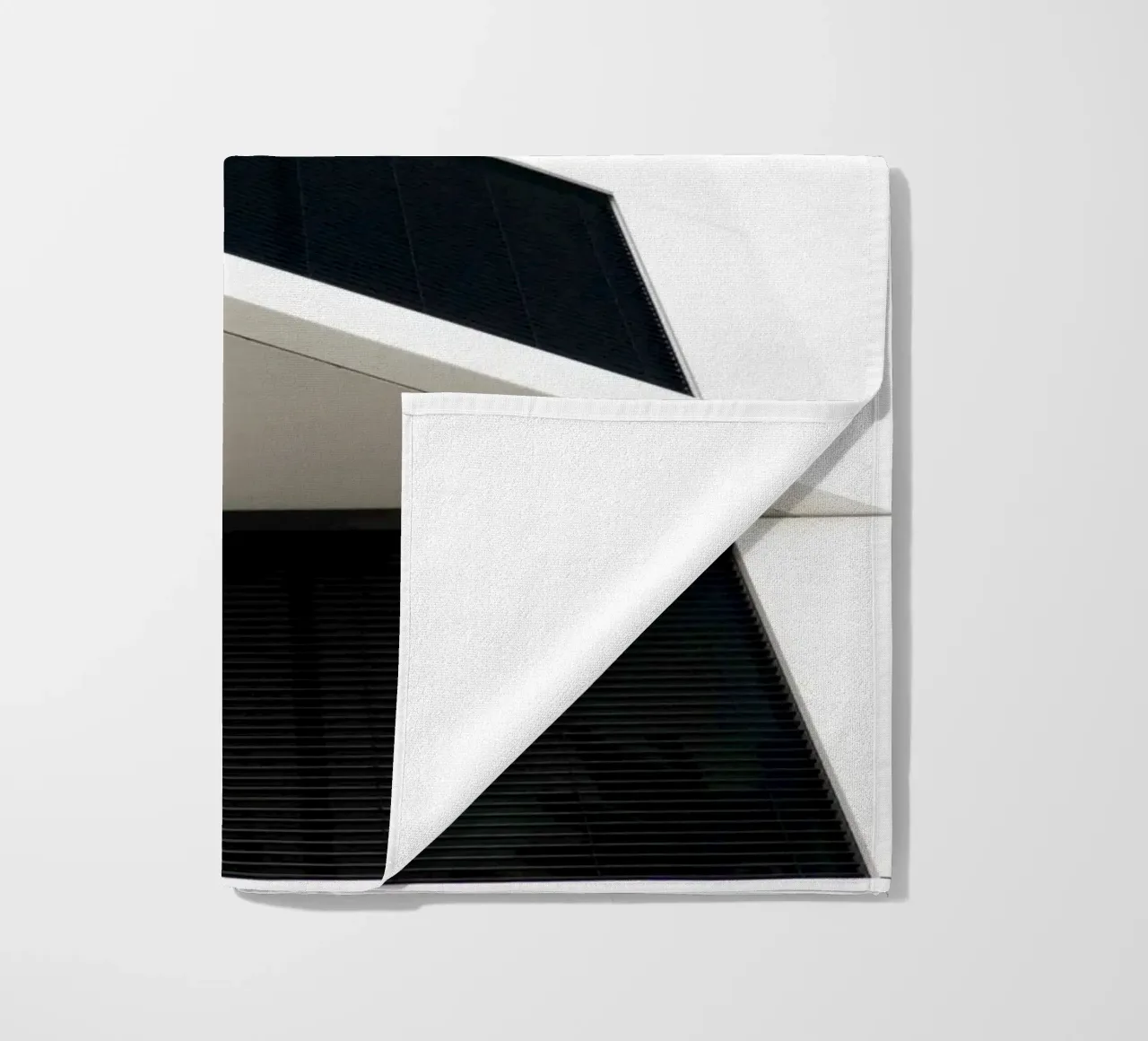 Modern Architecture strandhanddoek van Flo Klein