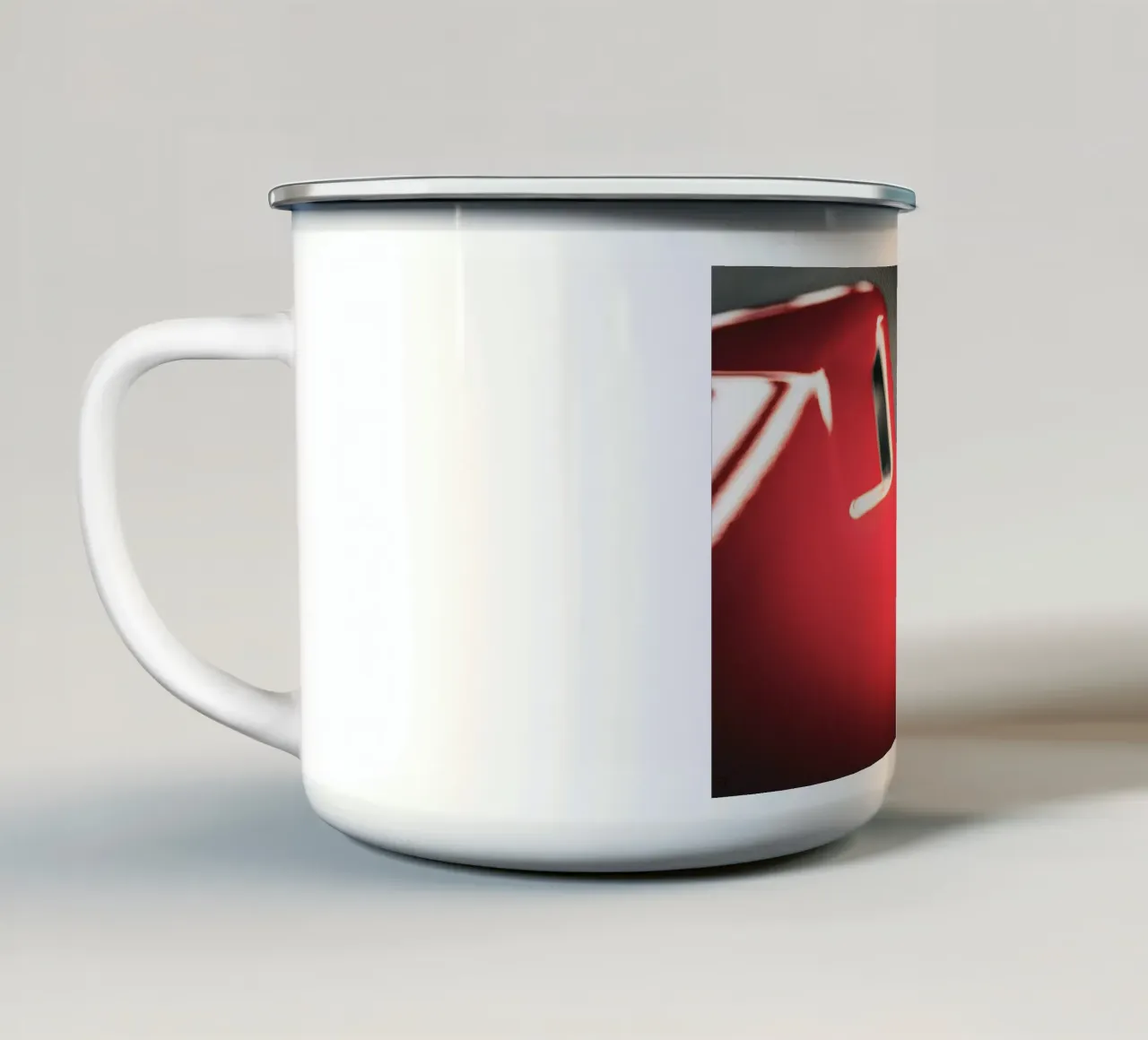 Musclecar tazza in smalto da Flo Klein