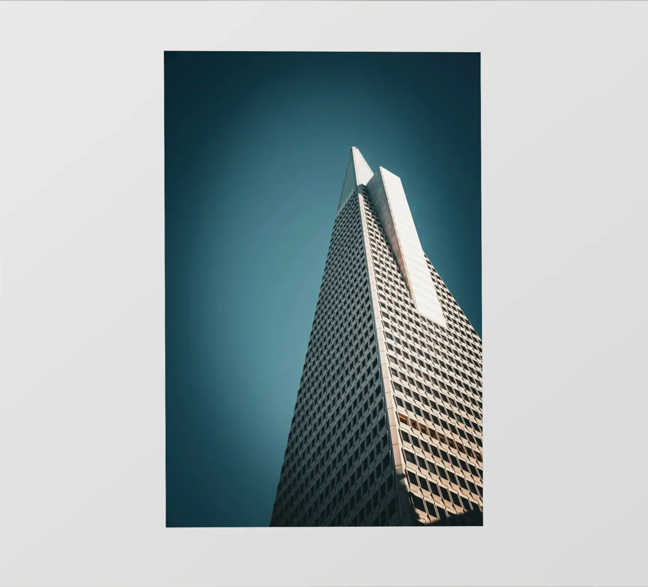 Skyscraper pellicola backlit da Flo Klein