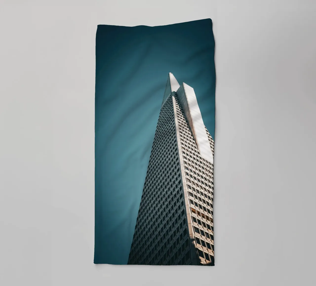 Skyscraper asciugamano da bagno da Flo Klein