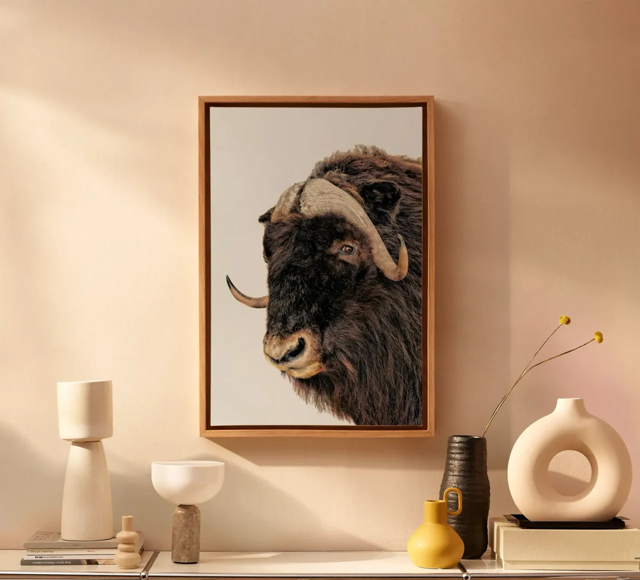 Majestic Power: Poster con testa di bisonte tela con Cornice a cassetta da Curious Collections by Marielle Leenders