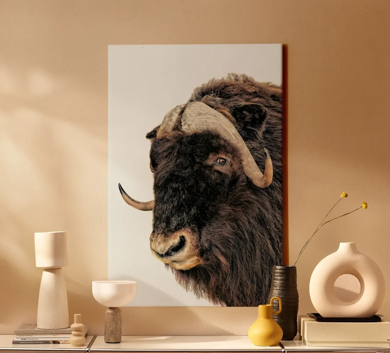 Majestic Power: Poster con testa di bisonte tela con Cornice a cassetta da Curious Collections by Marielle Leenders