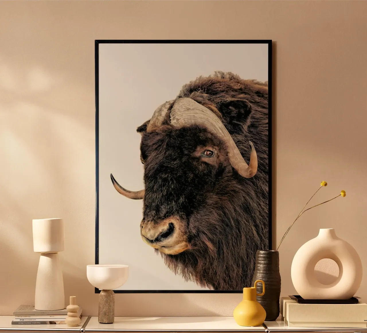 Majestätische Macht: Bisonkopf-Poster Poster von Curious Collections by Marielle Leenders