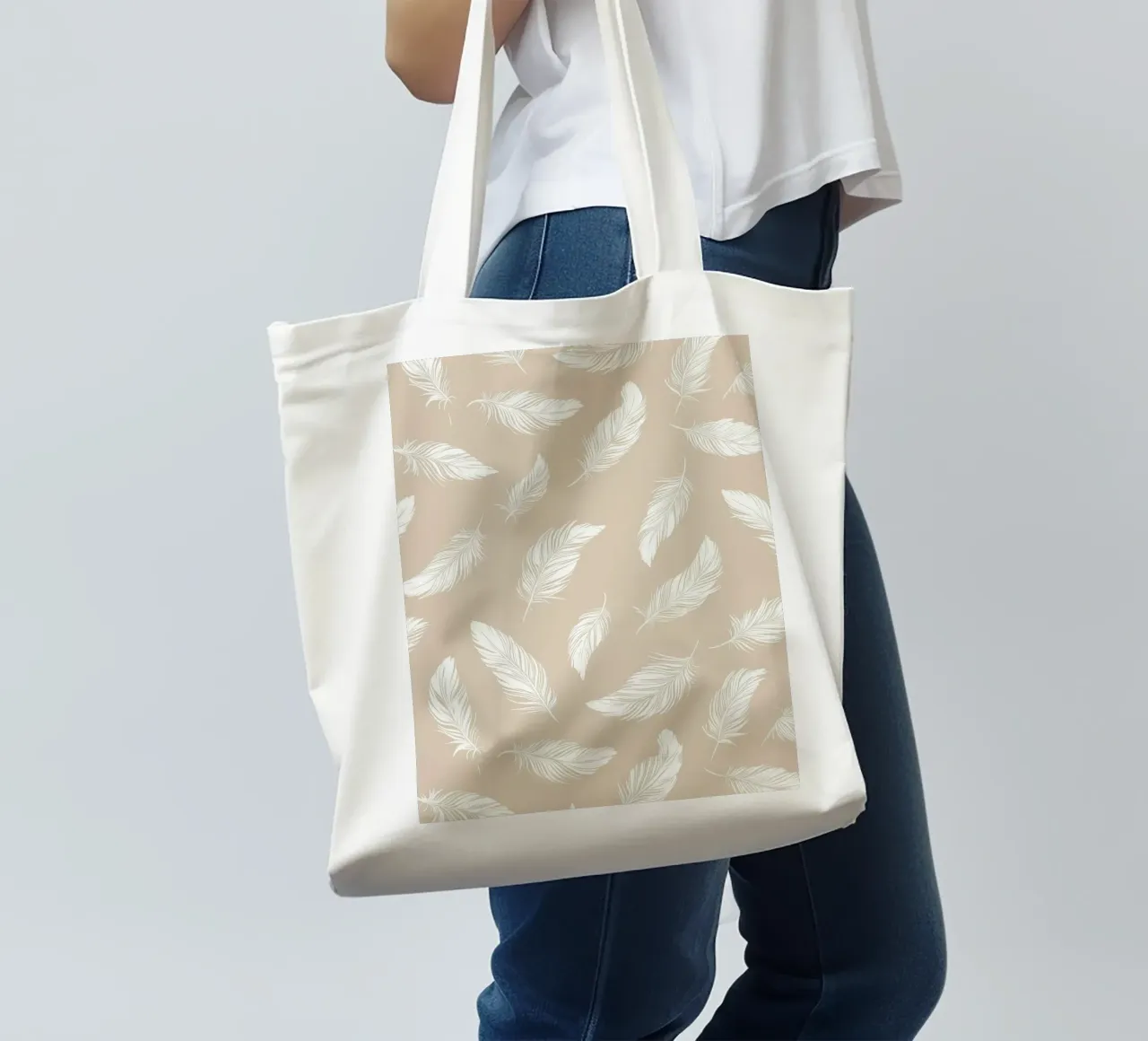 Feather-light pattern in beige tote bag by Autofocus