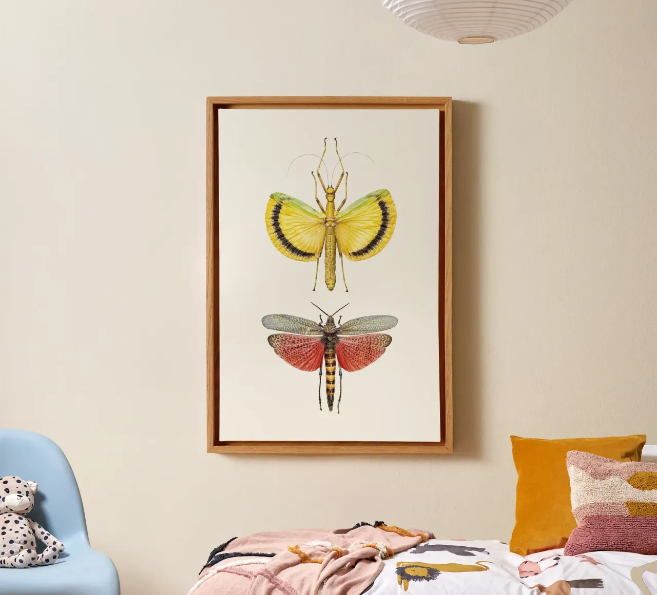 Compagni vivaci: Grilli gialli e rossi tela con Cornice a cassetta da Curious Collections by Marielle Leenders