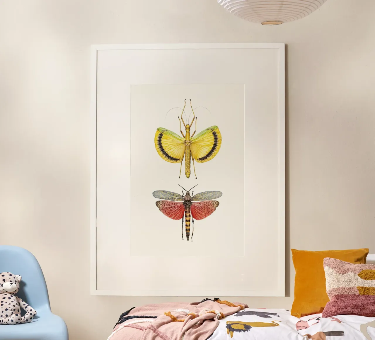 Compagni vivaci: Grilli gialli e rossi poster con telaio in plastica da Curious Collections by Marielle Leenders