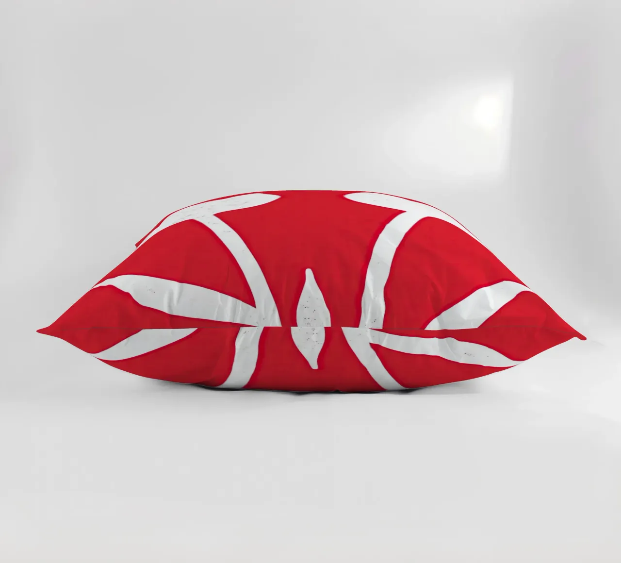 Tulipani bianchi su rosso | Design minimalista cuscino da Autofocus