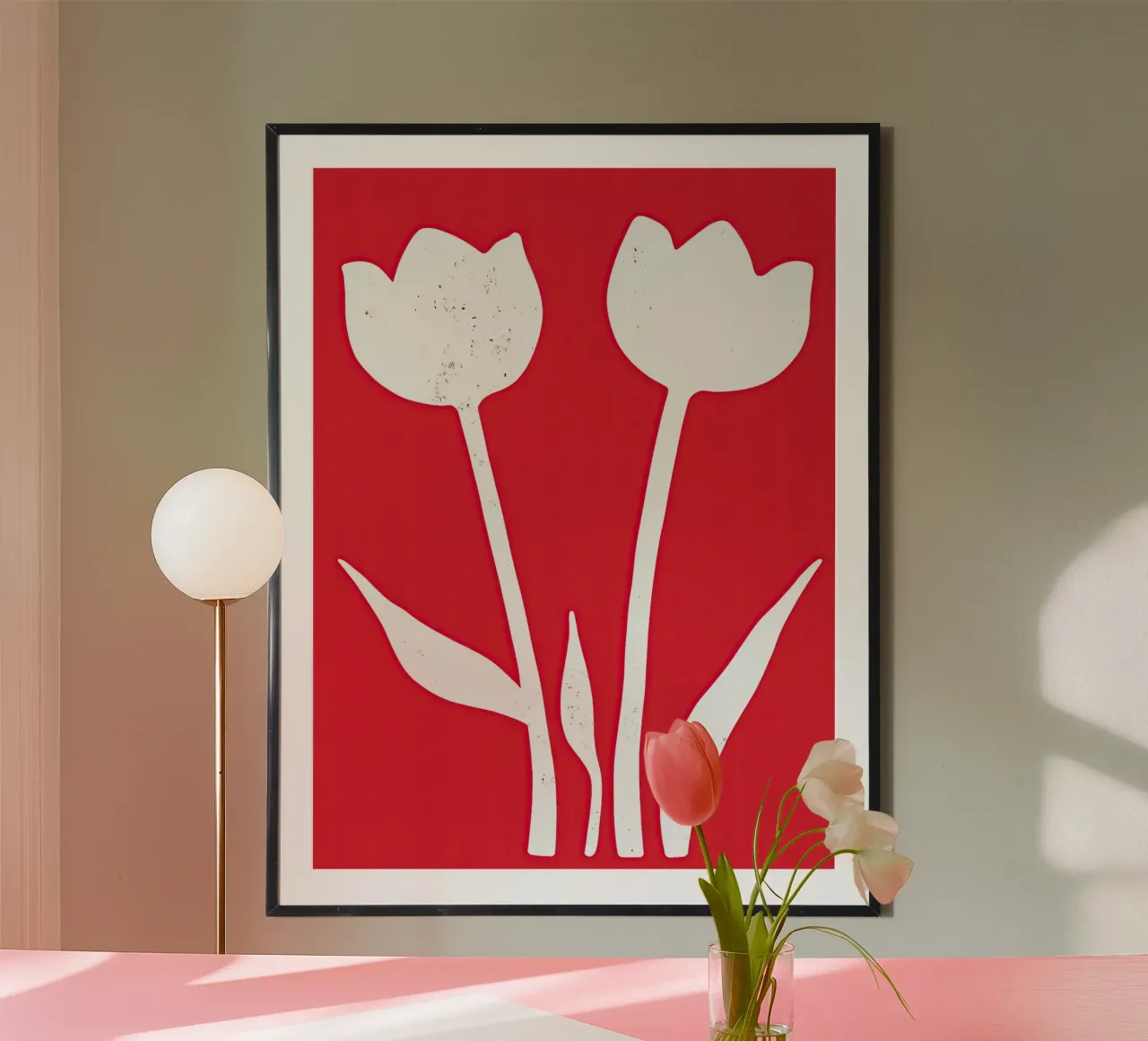 Tulipani bianchi su rosso | Design minimalista carta hahnemühle da Autofocus