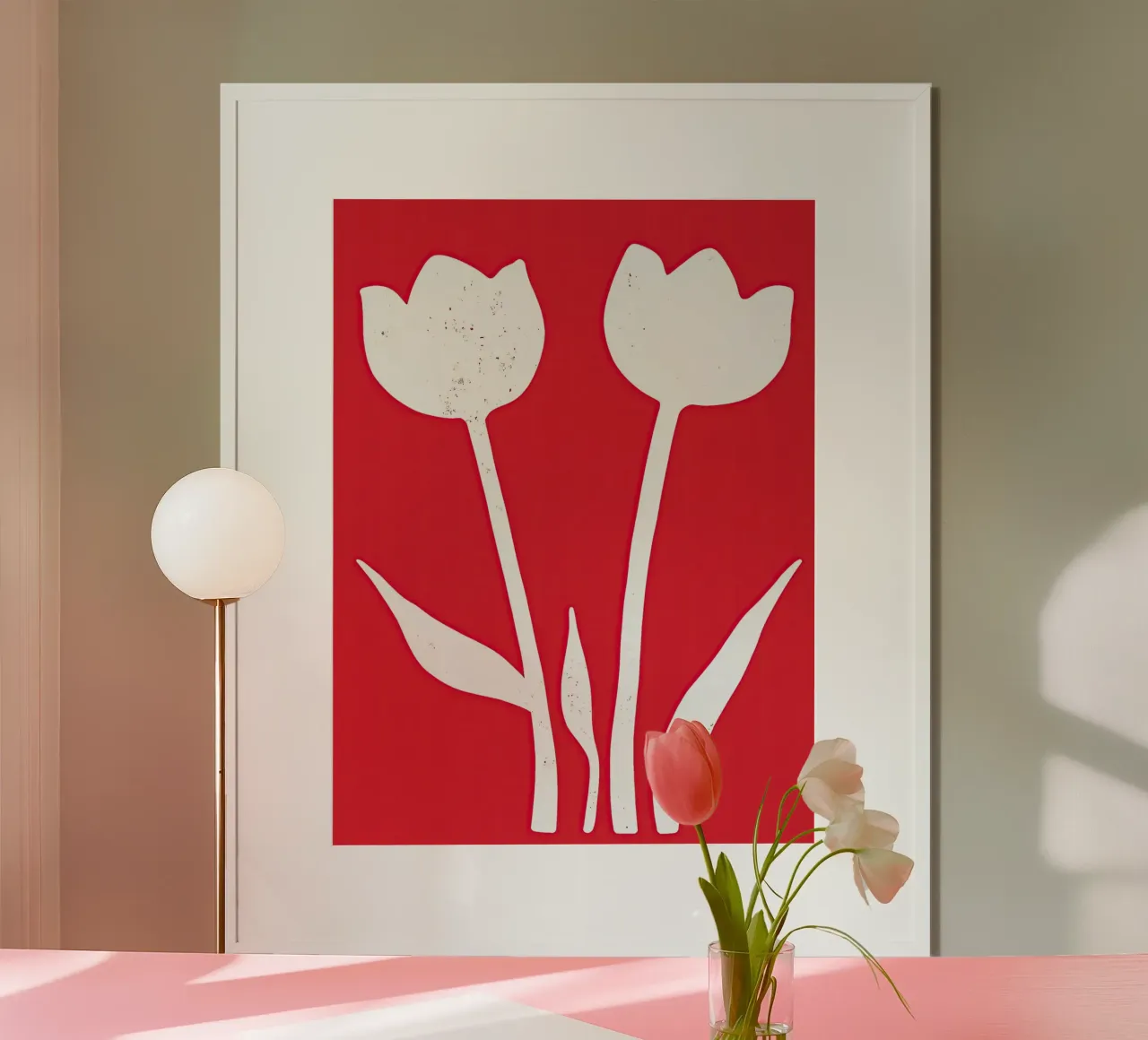 Tulipani bianchi su rosso | Design minimalista carta hahnemühle da Autofocus