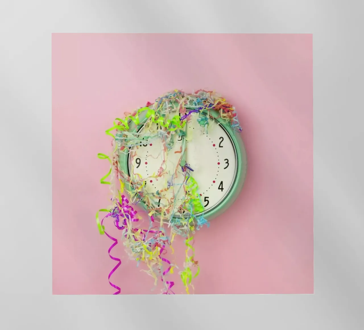 Clock Confetti pellicola backlit da Juj Winn