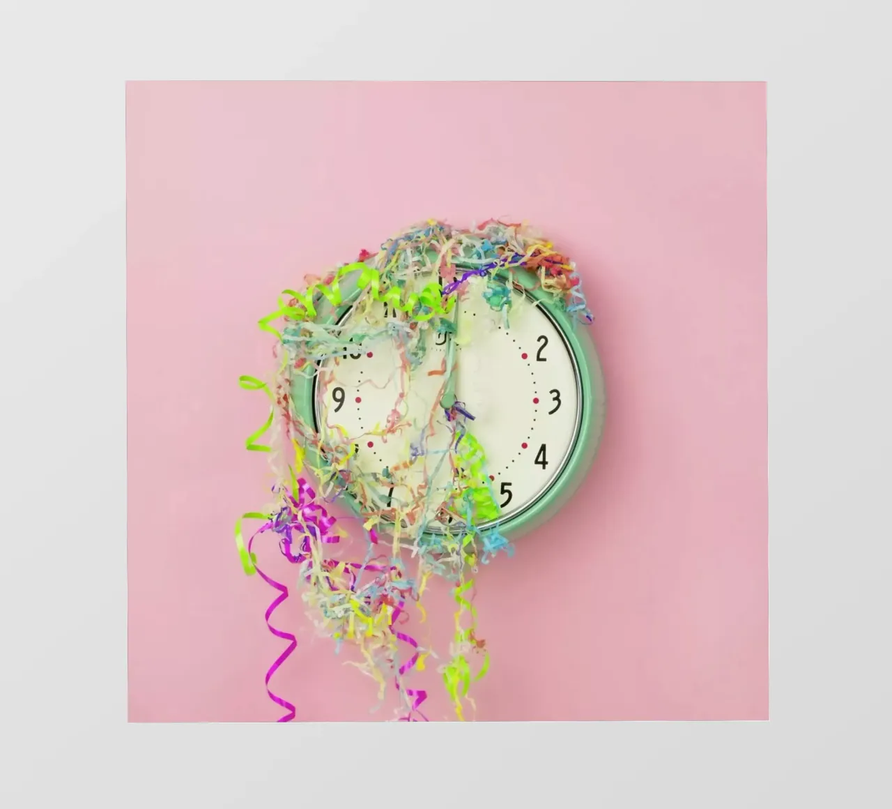 Clock Confetti pellicola backlit da Juj Winn