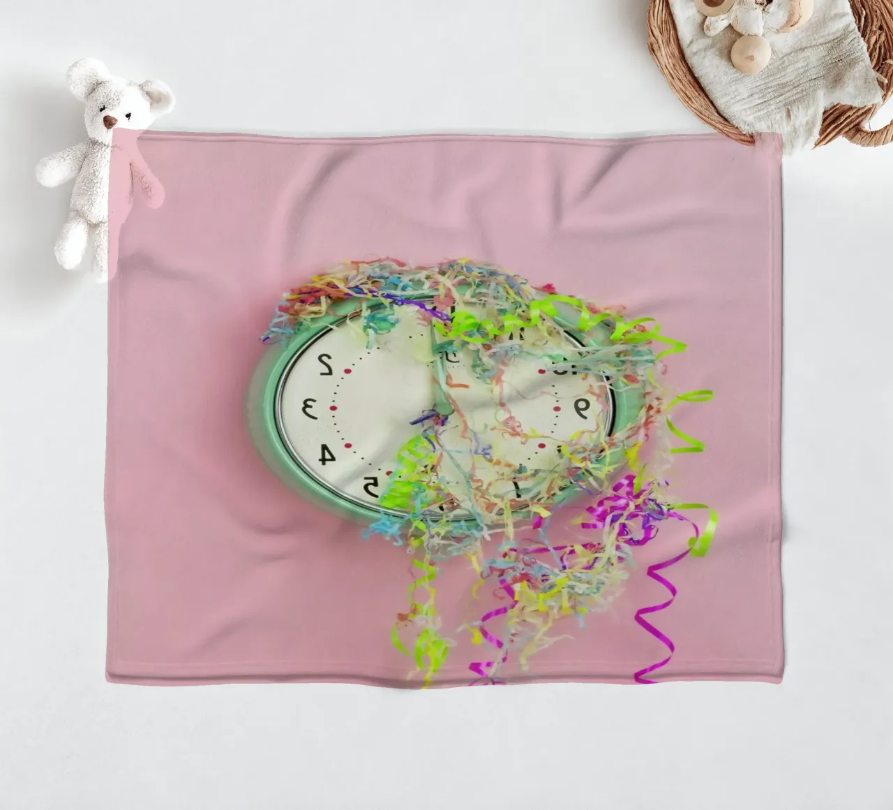 Clock Confetti Fleecedecke von Juj Winn