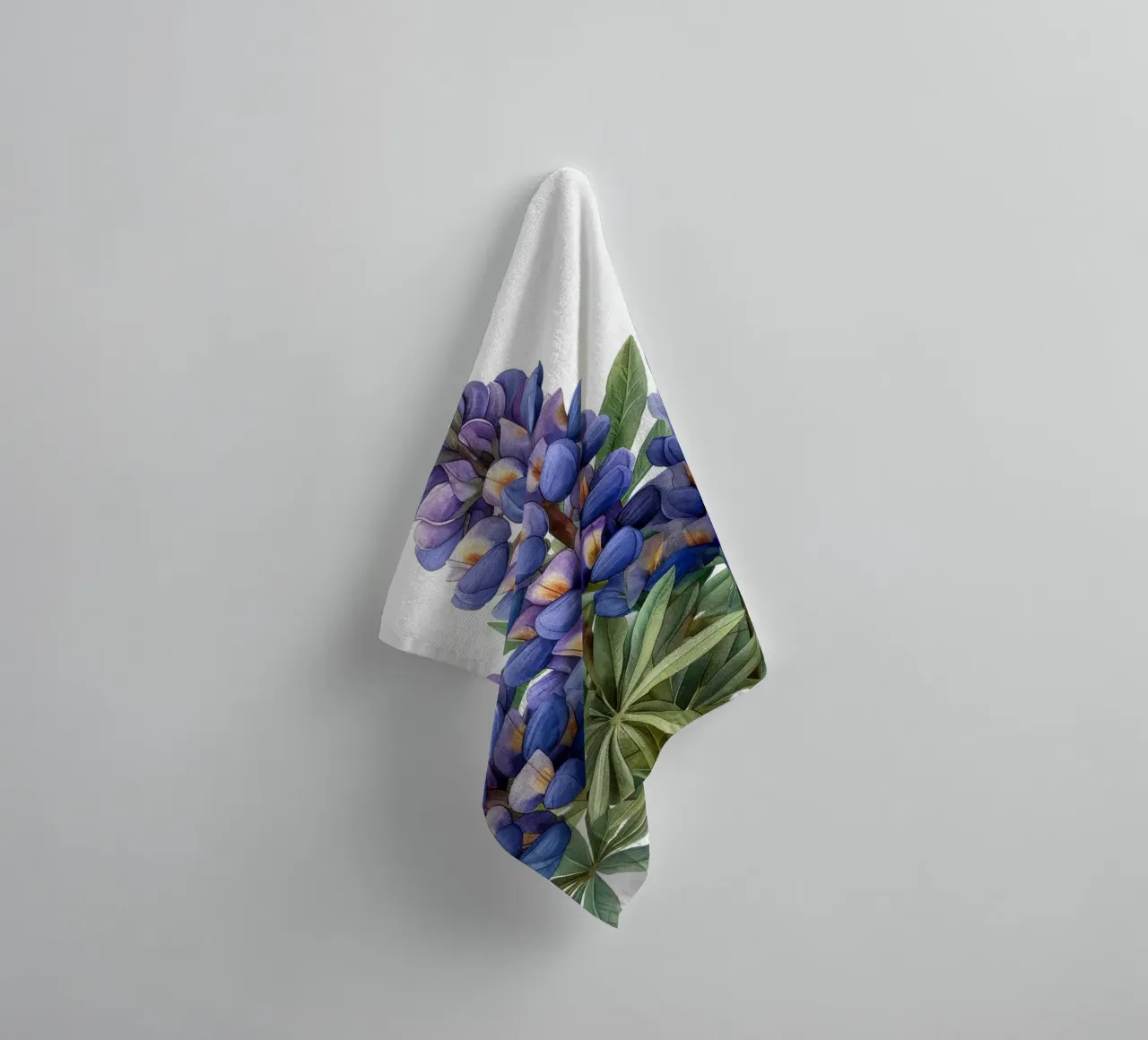 Fiore di lupino 2 asciugamano da bagno da Bold Blooms
