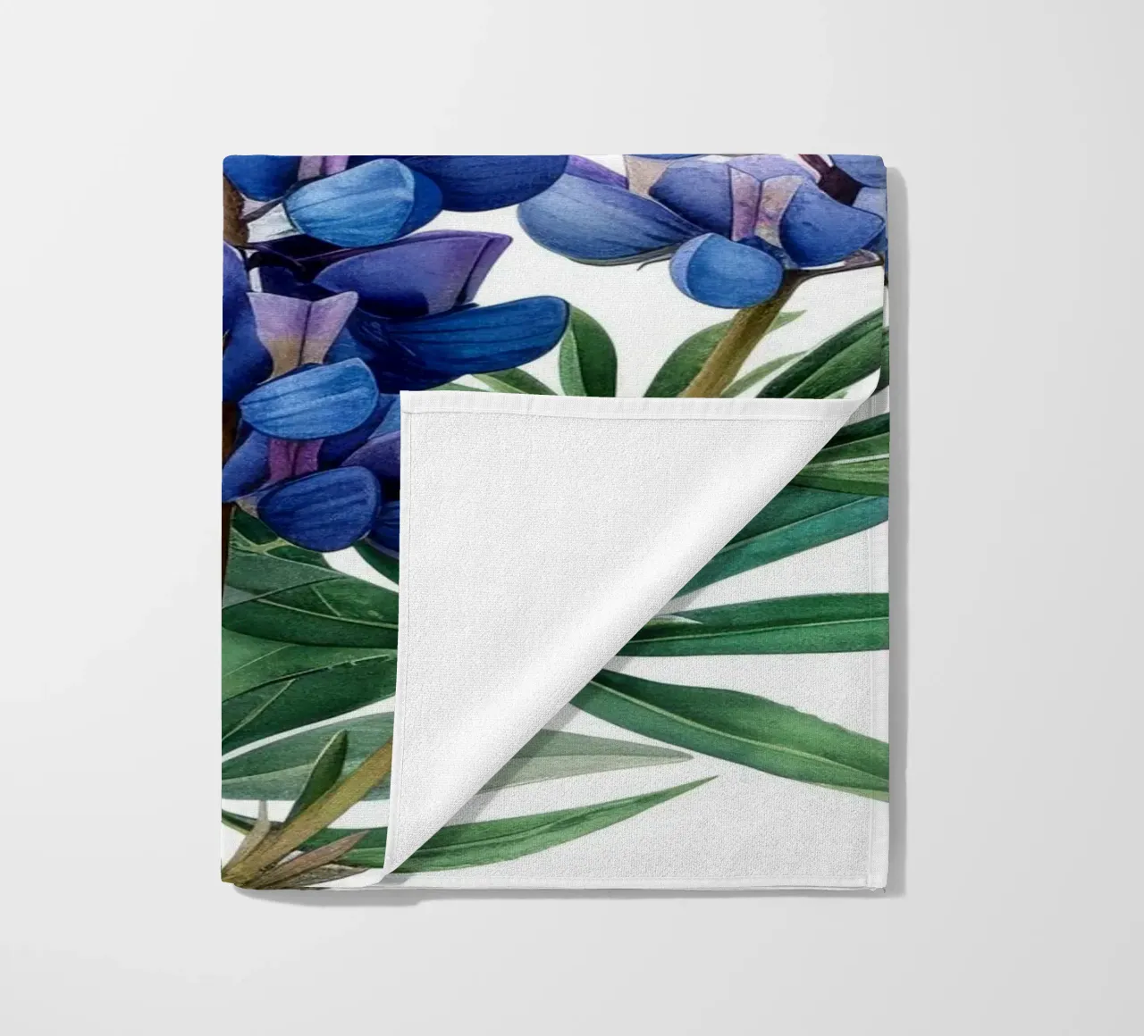 Fiore di lupino 4 telo mare da Bold Blooms