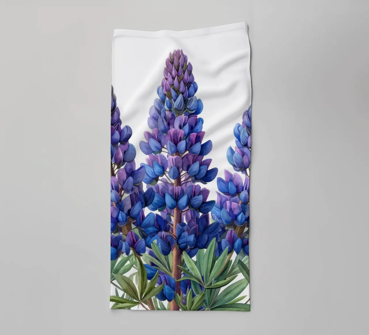 Lupinebloem 1 badhanddoek van Bold Blooms