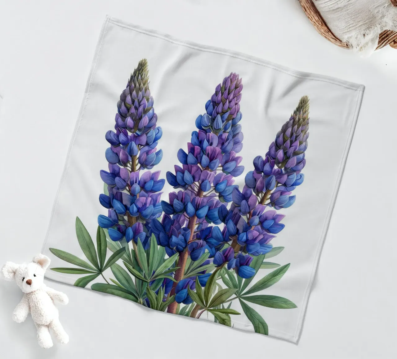 Fiore di lupino 1 coperta in pile da Bold Blooms