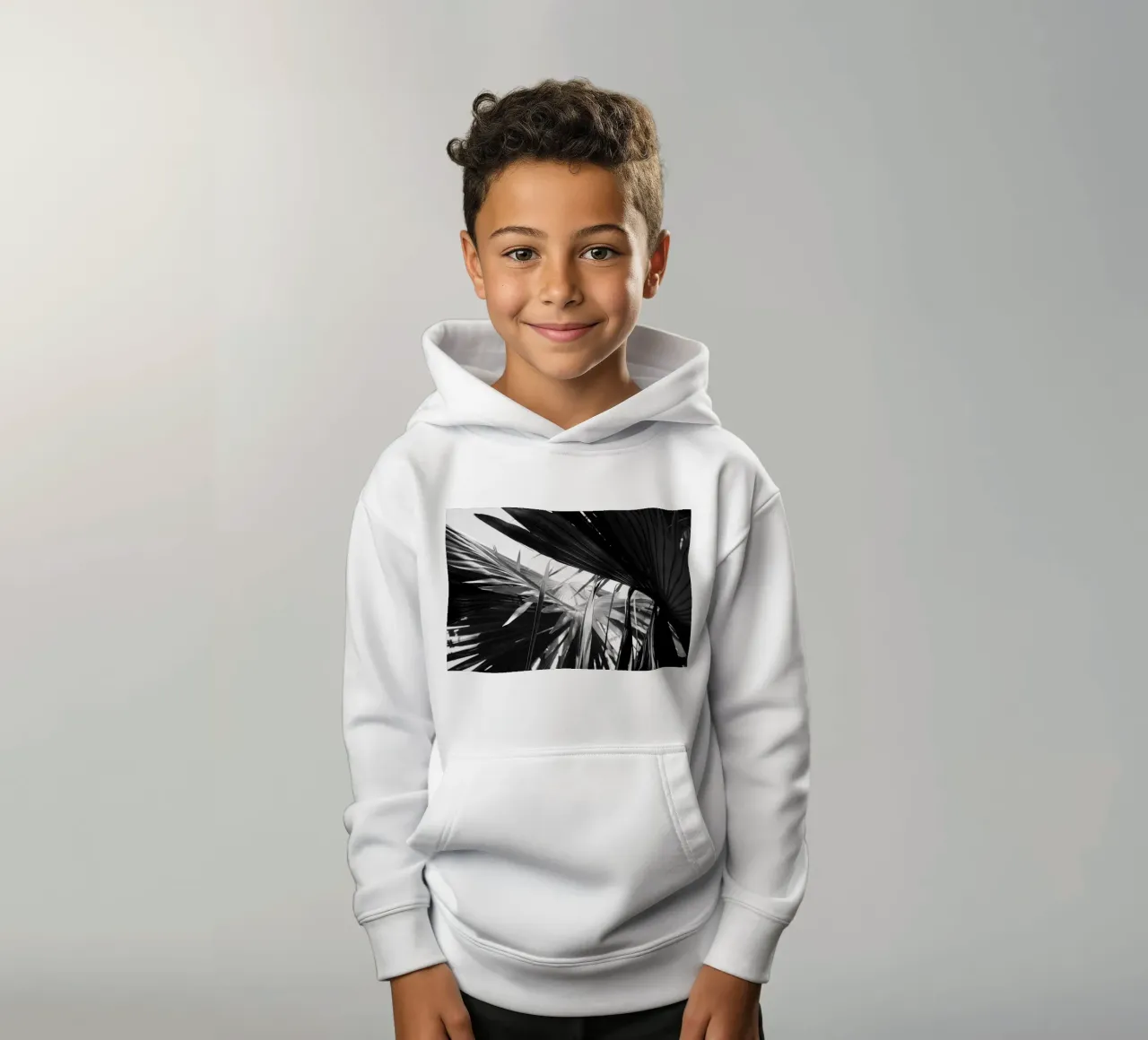 Black and White Palms Leaves Kinder Hoodie von Léa Lefebvre Photography