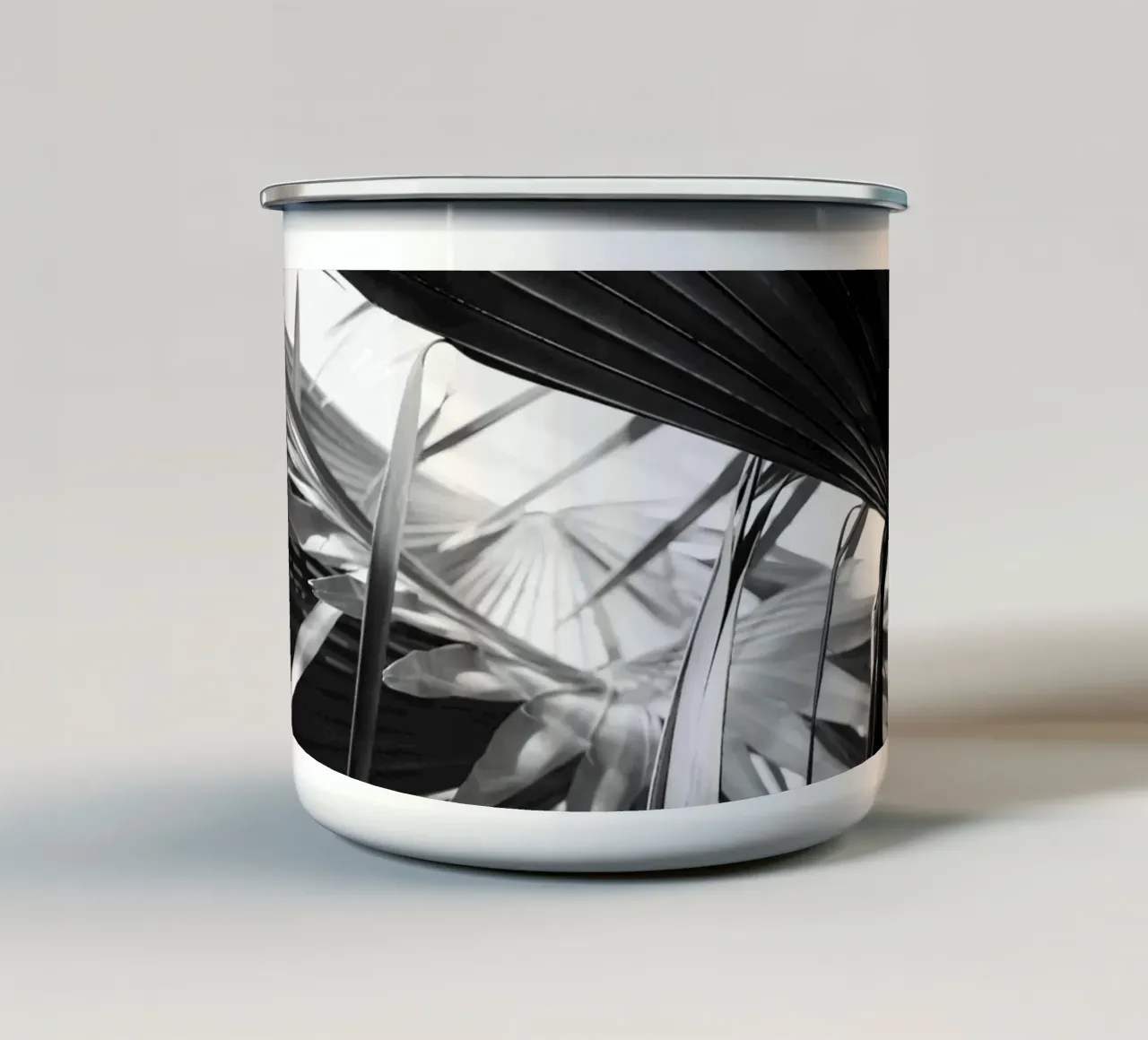 Black and White Palms Leaves tazza in smalto da Léa Lefebvre Photography