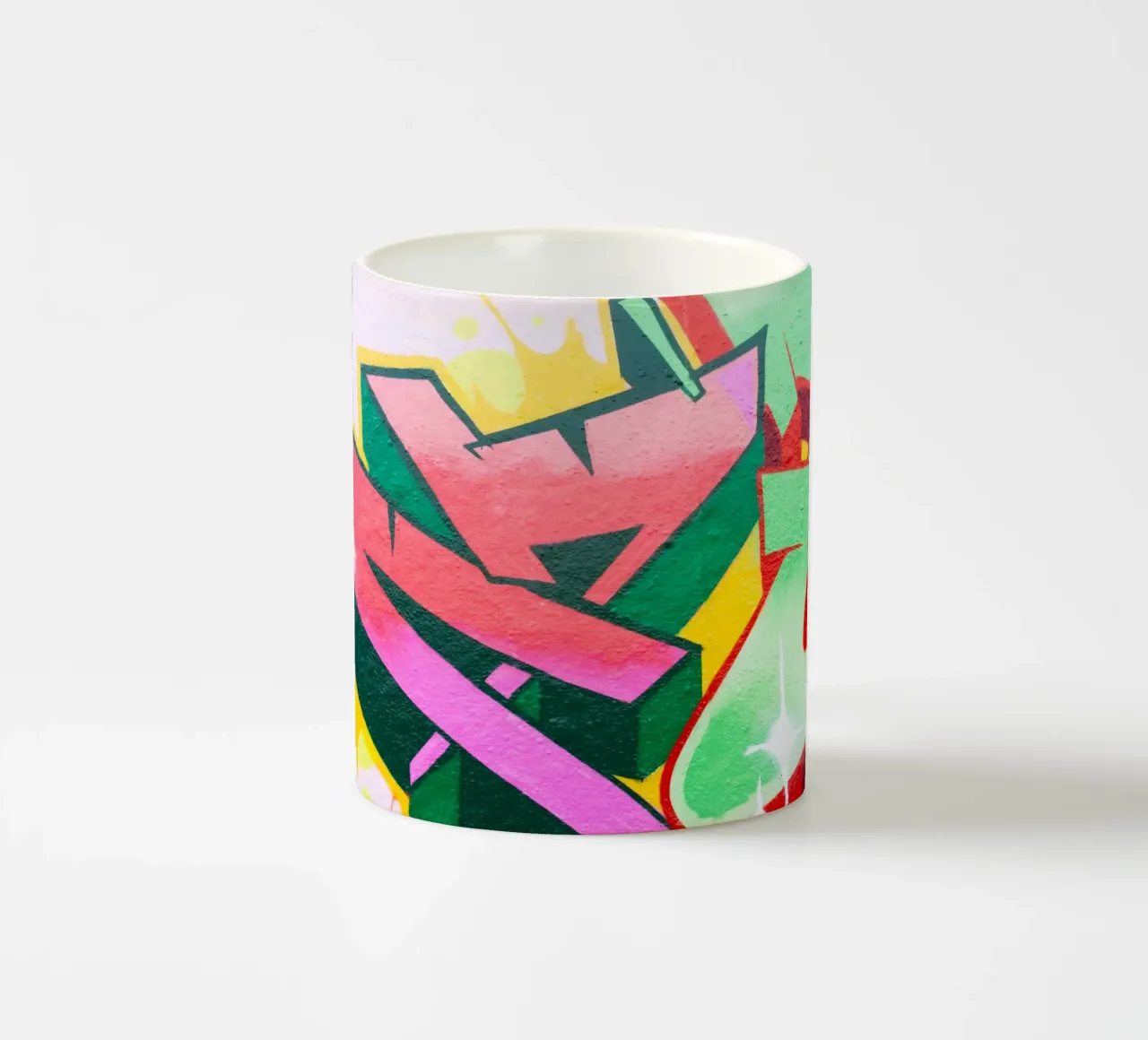 Graffiti Style E tazza in ceramica da Jonas Klein