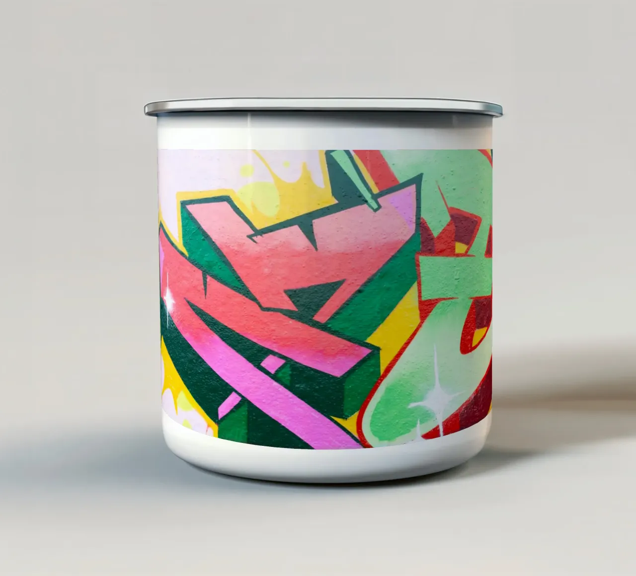 Graffiti Style E tazza in smalto da Jonas Klein