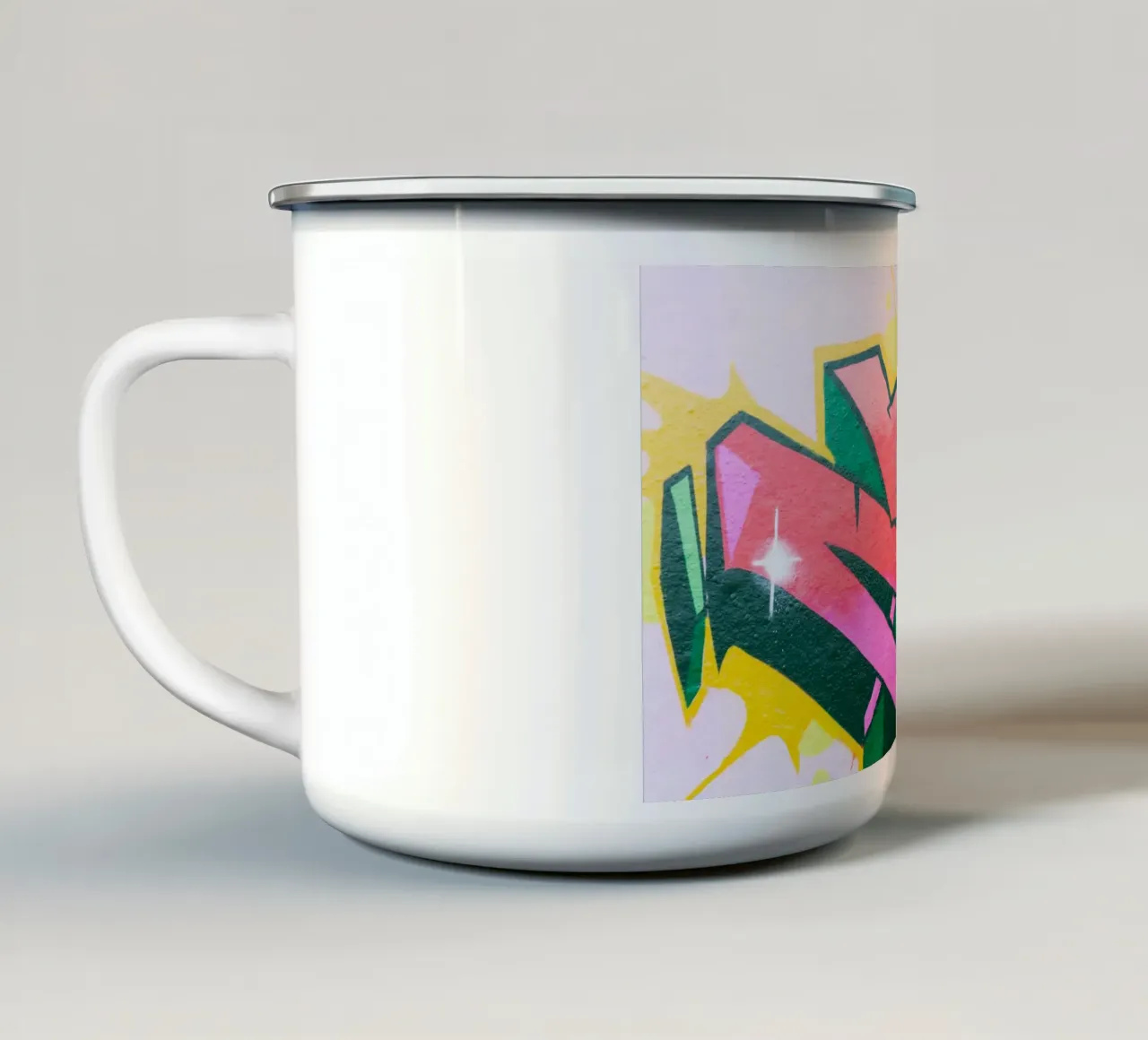 Graffiti Style E tazza in smalto da Jonas Klein